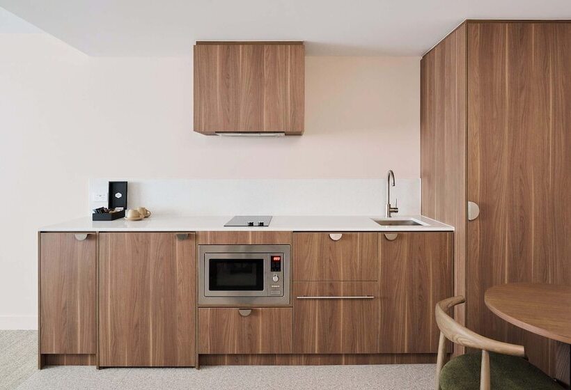 هتل Abode Phillip