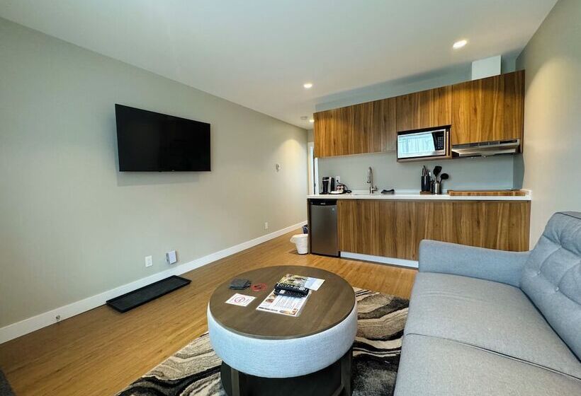 Kitimat River Motel & Suites