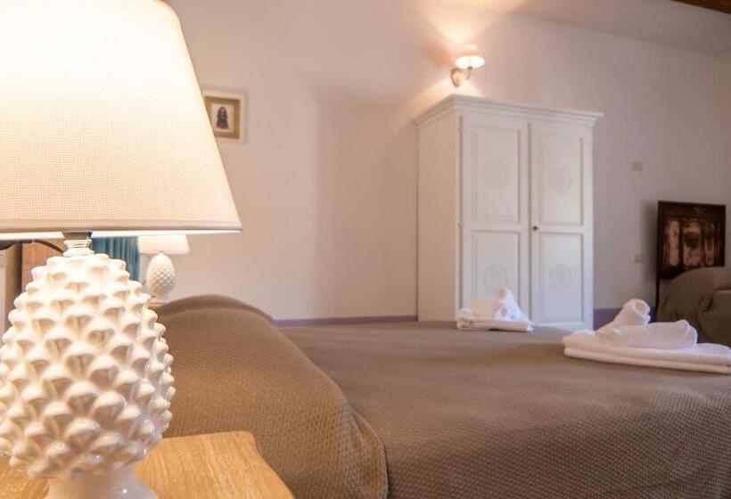 Отель La Ratina Azienda Agricola   Agriturismo   Enoturismo