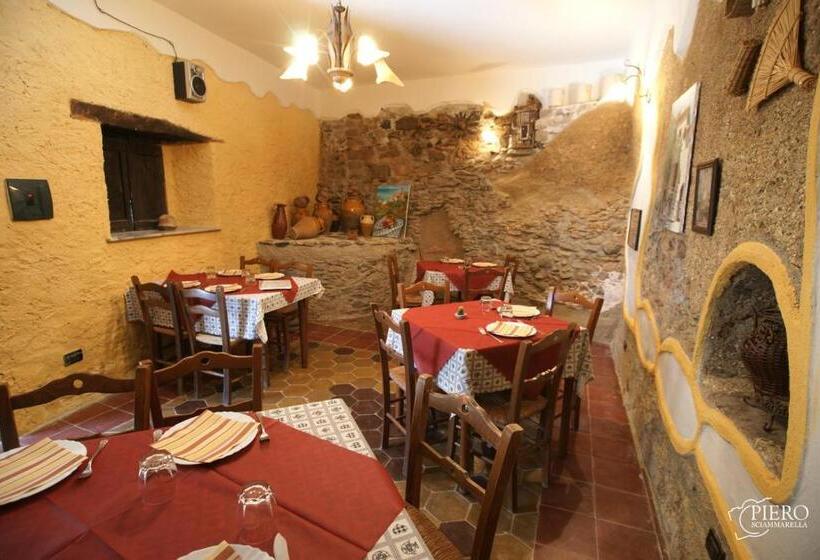 مبيت وإفطار A Taverna Intru U Vicu