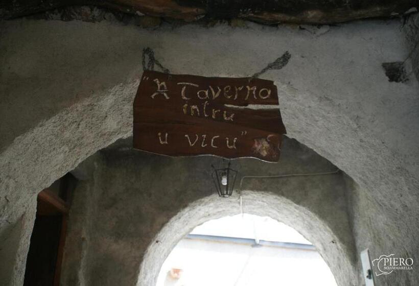 مبيت وإفطار A Taverna Intru U Vicu