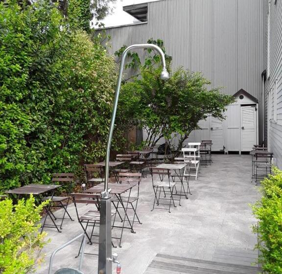 تختخواب و صبحانه Magnolia Room & Breakfast