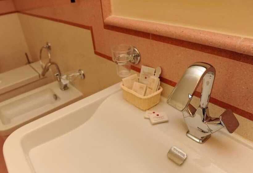 هتل Albergo Le Dodici Lune