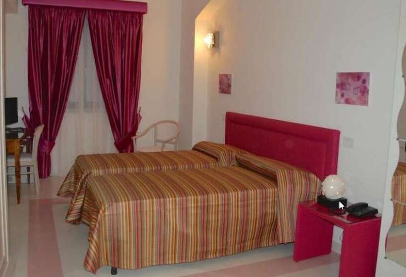 هتل Albergo Le Dodici Lune