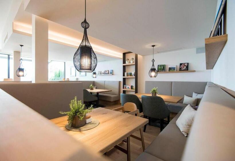فندق Das Grafenstein Familienresidence