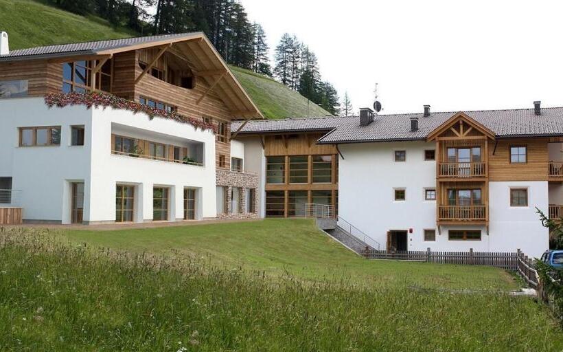Отель La Fradora   Dolomites