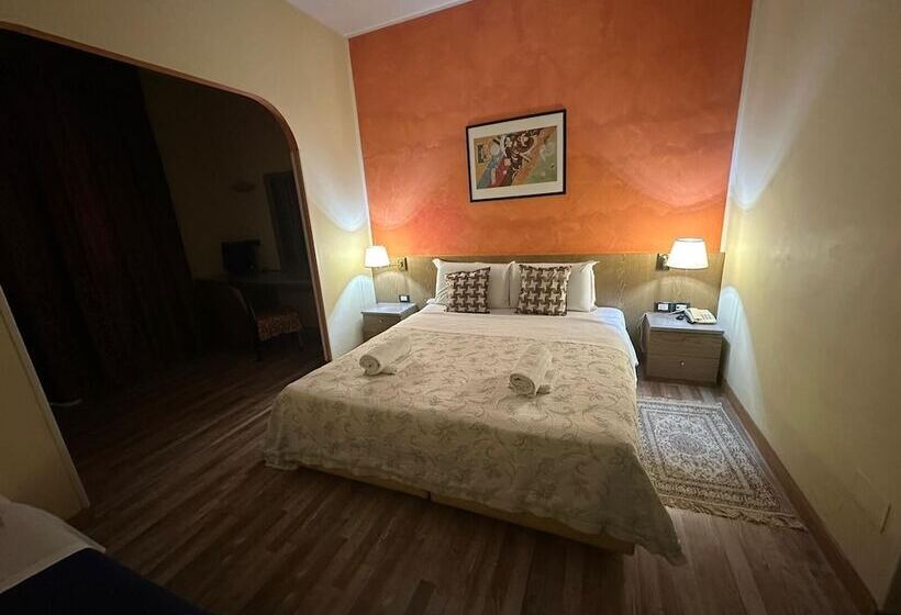 Отель Raffaello Venice