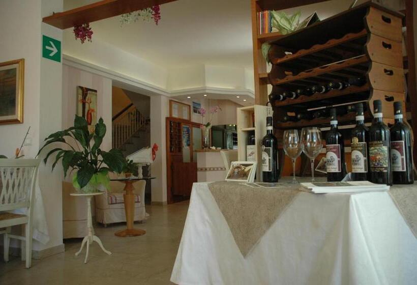 هتل Ristorante La Terrazza