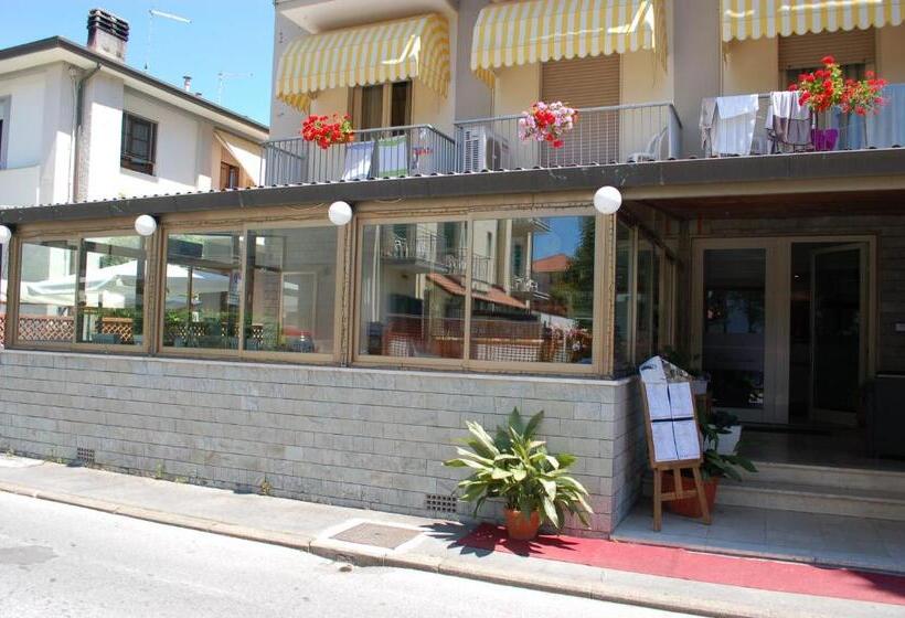 هتل Ristorante La Terrazza
