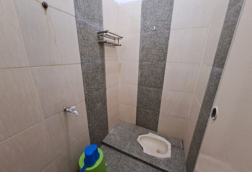 فندق Oyo 93714 Guest House Gembul Syariah