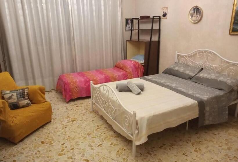 پانسیون Room In Lodge   Stanza In Affitto Giarre