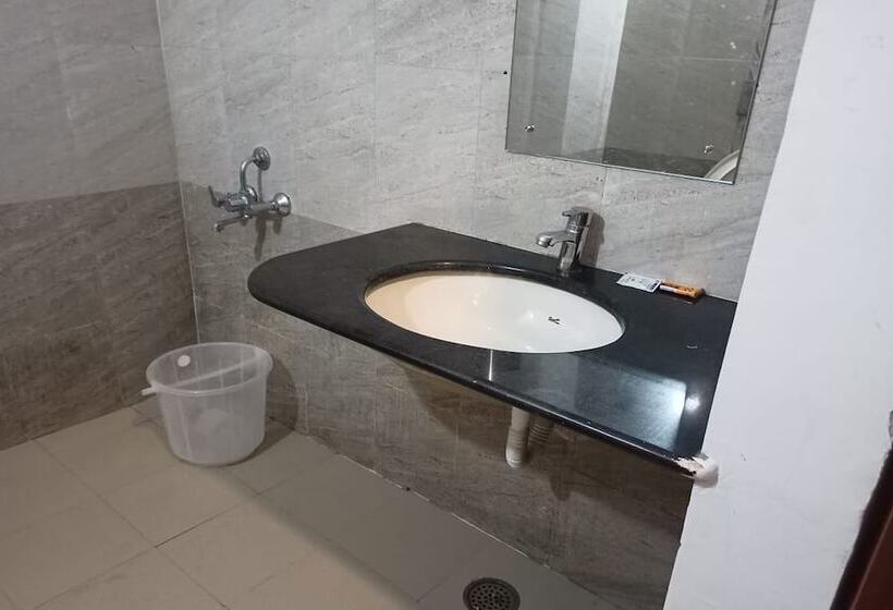 فندق Aaditya Greens Near Nelaguli Panchyat Office