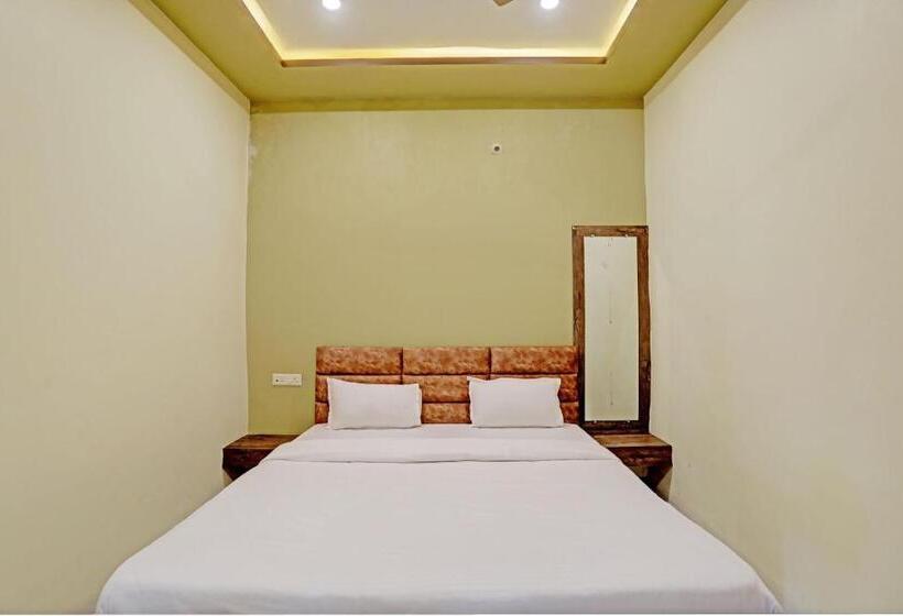 Oyo Hotel Kubervatika