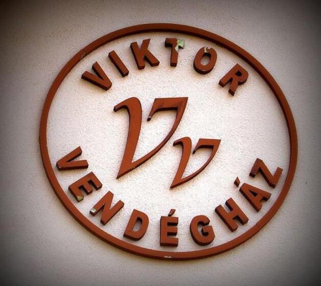 펜션 Viktor Vendégház és Apartmanház