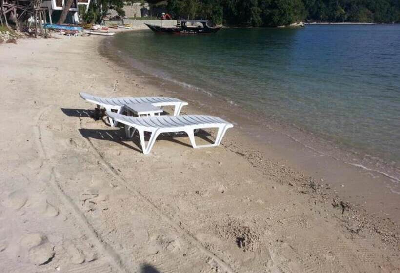 Dolphinbay Beachfront & Dive Resort