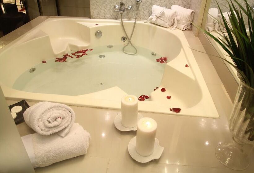 فندق على الطريق One Serenata Hotel Bacao