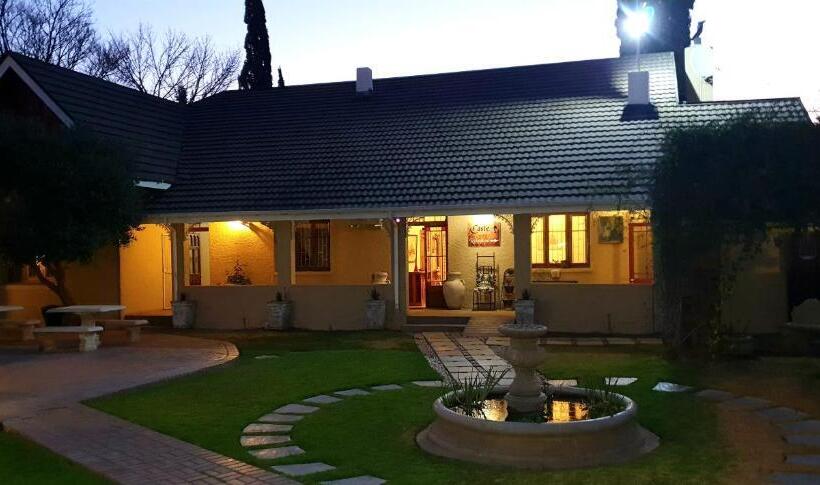 مبيت وإفطار Castello Guesthouse Vryburg