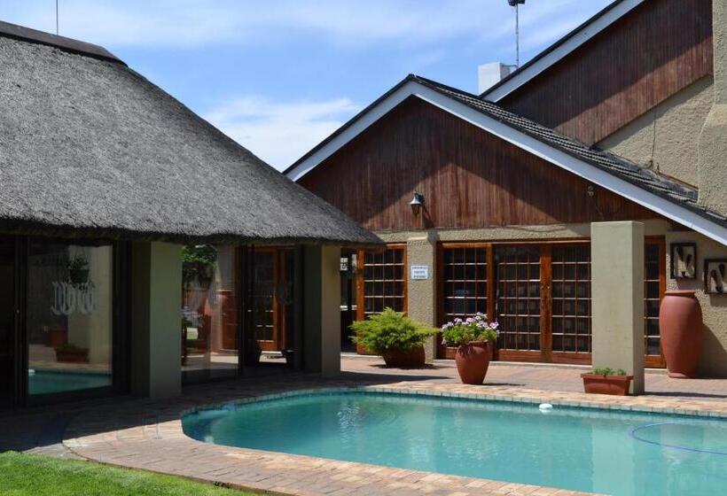 مبيت وإفطار Castello Guesthouse Vryburg