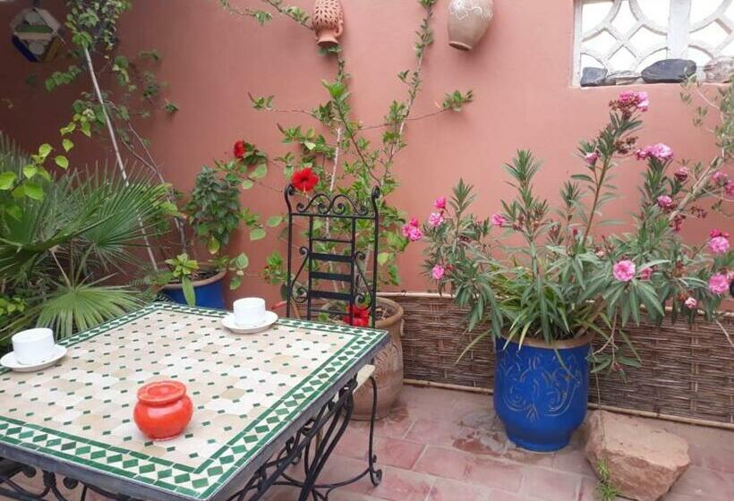 تختخواب و صبحانه Chambres D Hôtes Les Amis