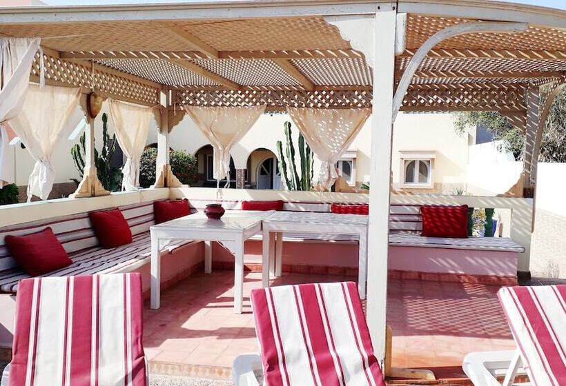 تختخواب و صبحانه Dar Saada Mirleft