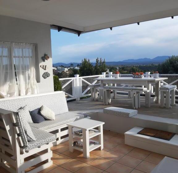 تختخواب و صبحانه Franmarel