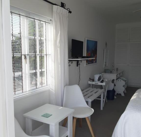 تختخواب و صبحانه Franmarel