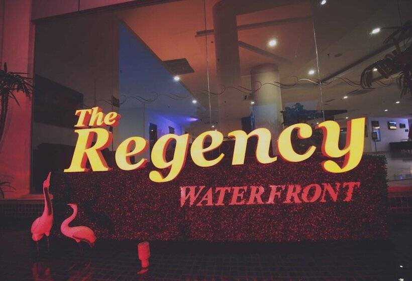 منتجع The Regency Waterfront
