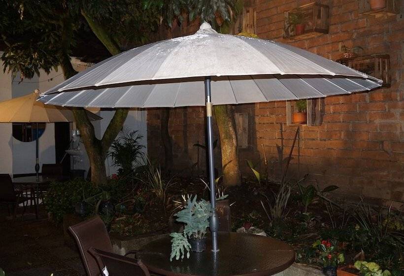 هتل El Jardin De La 10   Hostel