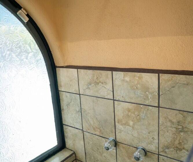 تختخواب و صبحانه Casa Kootenay Waterfront Bnb