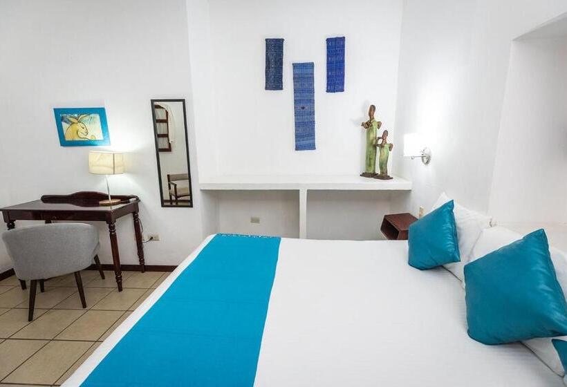 Las Mariposas Hotel & Studios