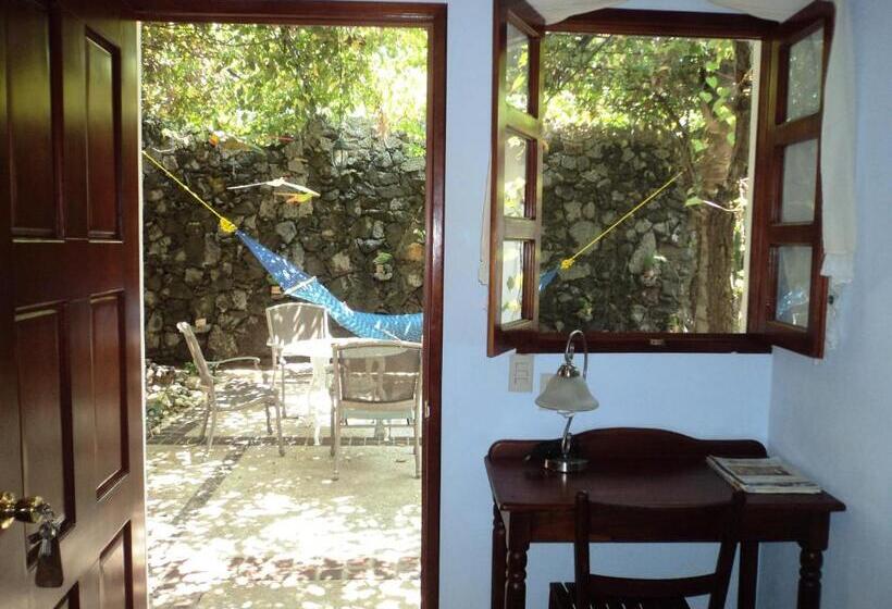 Las Mariposas Hotel & Studios