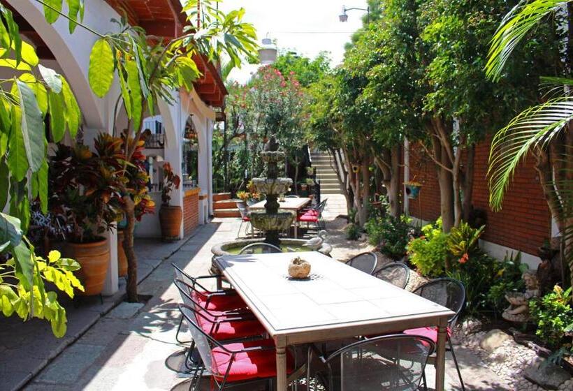 Las Mariposas Hotel & Studios