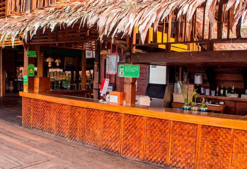 هتل On Vacation Amazon