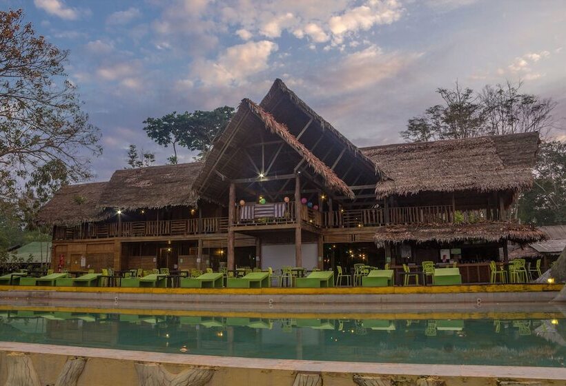 هتل On Vacation Amazon