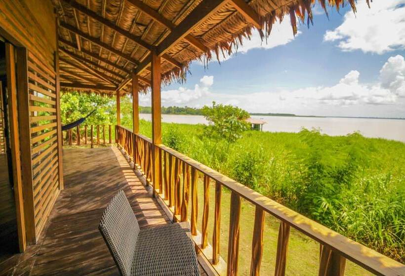 هتل On Vacation Amazon