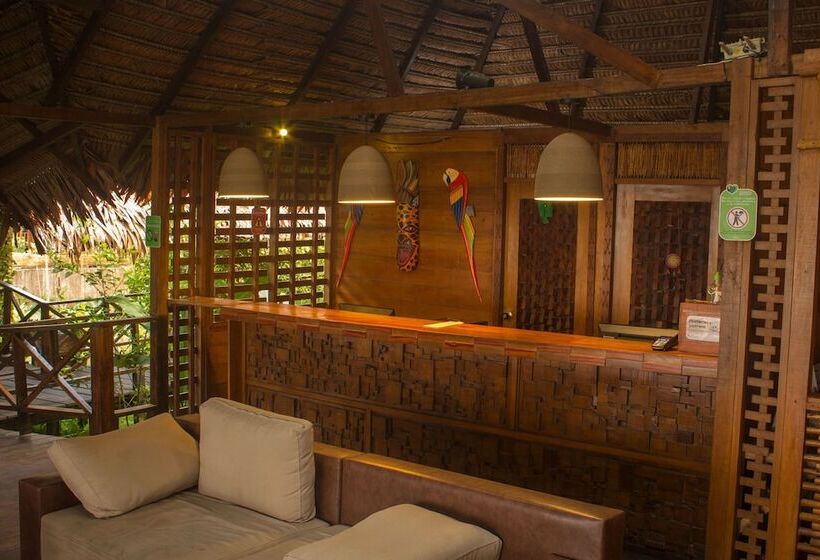 هتل On Vacation Amazon