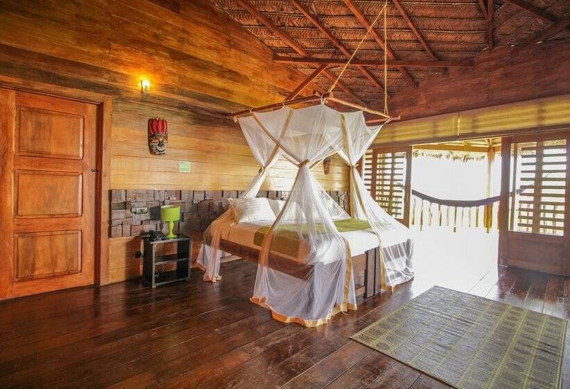 هتل On Vacation Amazon