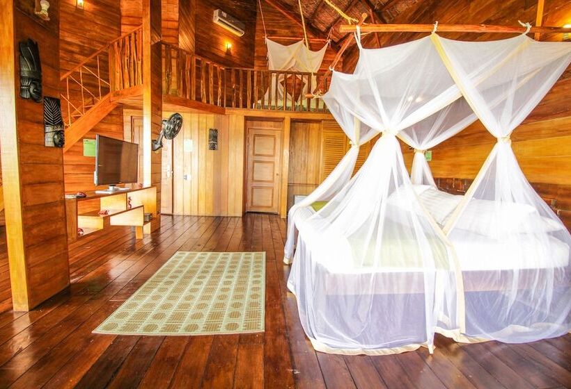 هتل On Vacation Amazon