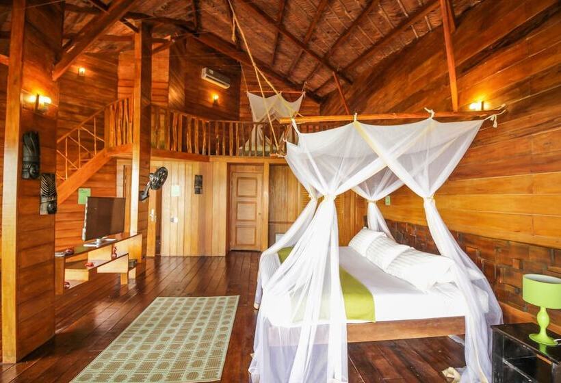 هتل On Vacation Amazon