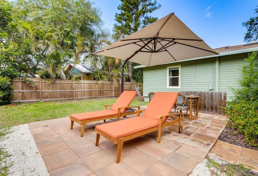 Idyllic Sarasota Home W/ Yard: 2 Mi To Beach!