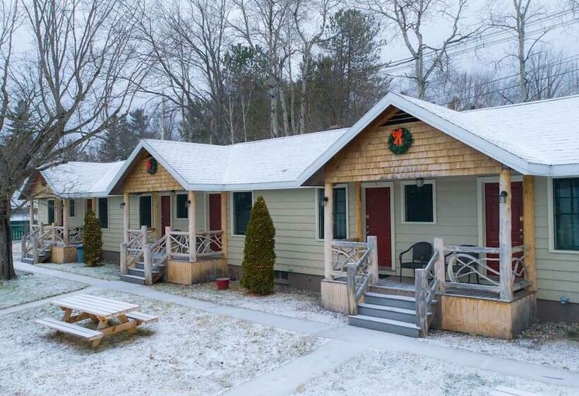 فندق على الطريق The Snowshoe Lodge