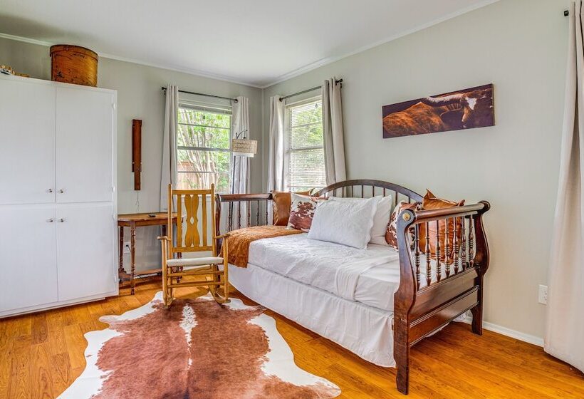 Pet Friendly Round Rock Home Near Dell Diamond!