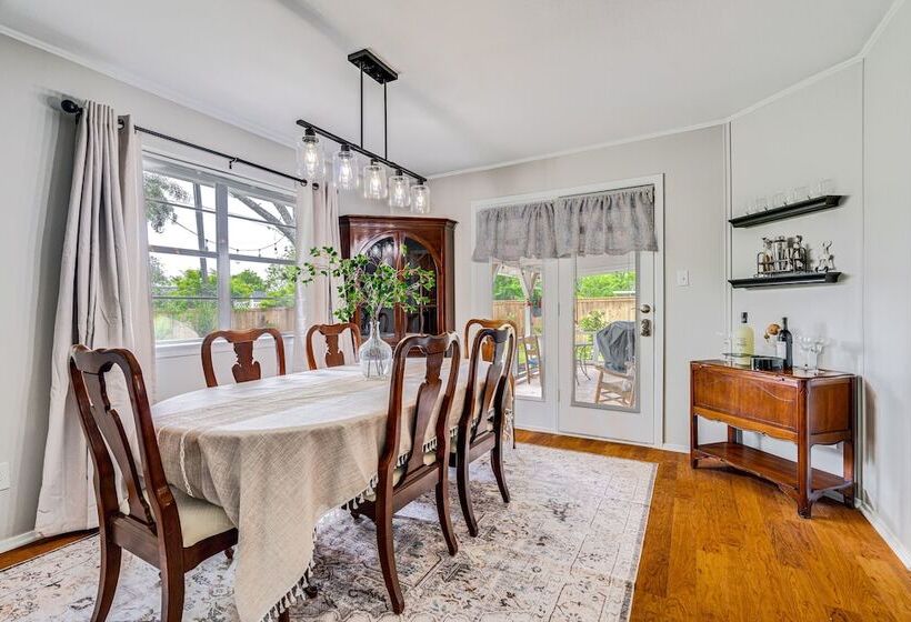 Pet Friendly Round Rock Home Near Dell Diamond!