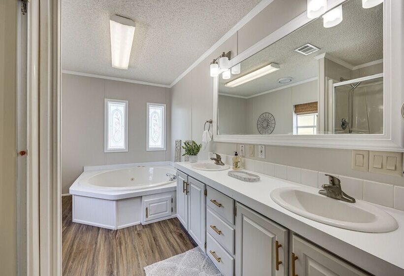 St Augustine Home W/ Dock & Lift On St Johns River