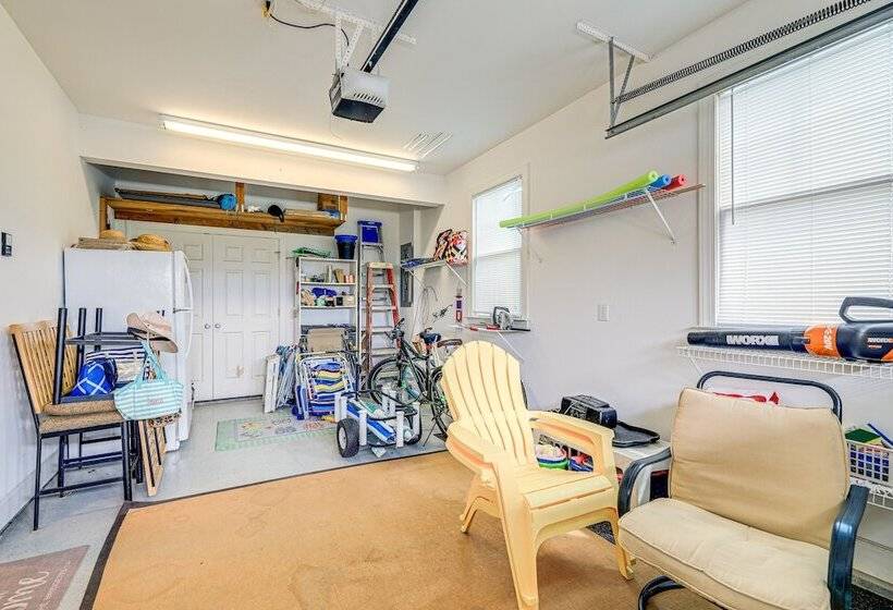 Atlantic Beach Retreat W/ 2 Decks: Steps To Beach!