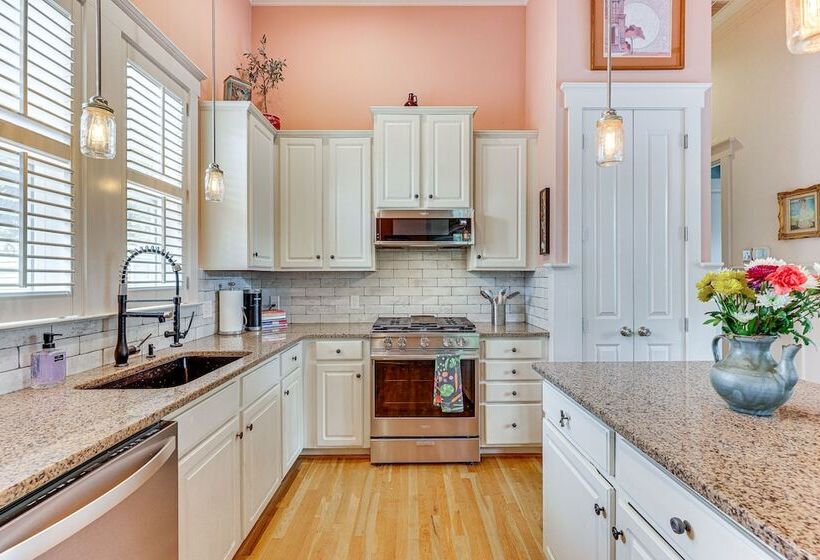 Charming Wilmington Cottage   Walk To Downtown!