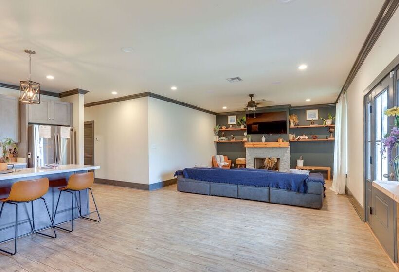 Cozy Arabi Home W/ Yard ~ 6 Mi To French Quarter!