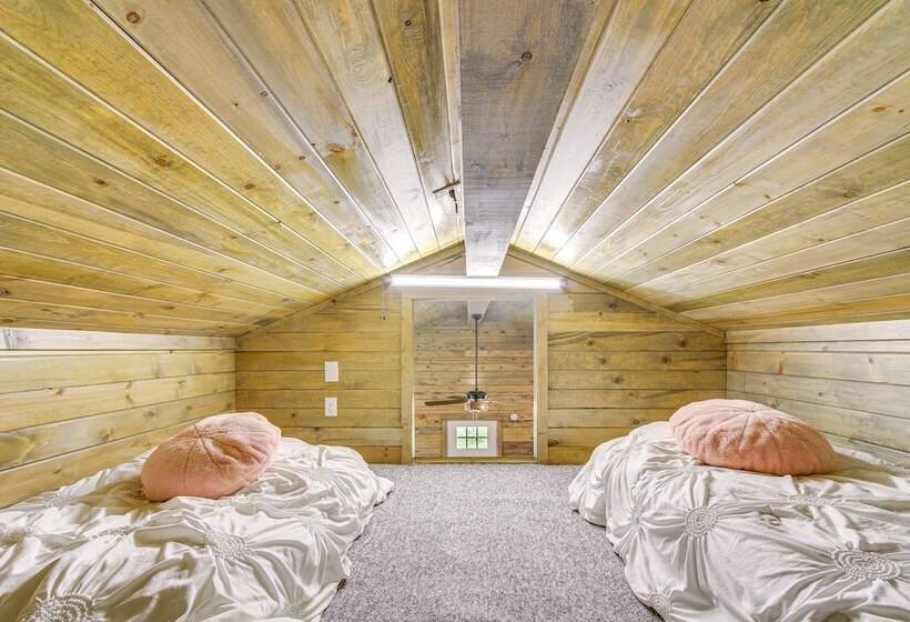 Cozy Mississippi Cabin W/ Covered Porch & Grill!