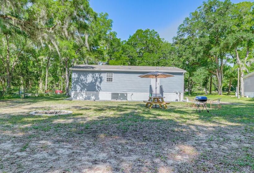 7 Mi To Crystal River: Home W/ Yard & Fire Pit!