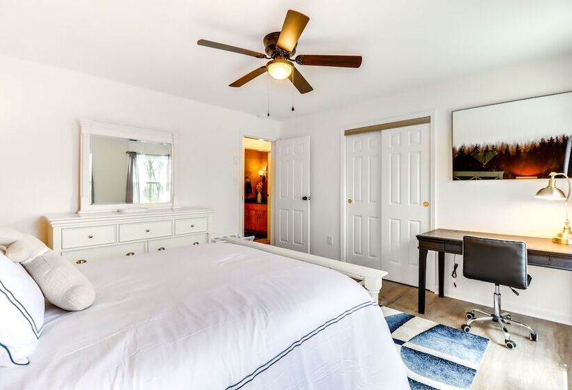 Family Friendly Albrightsville Cabin: Deck & Views